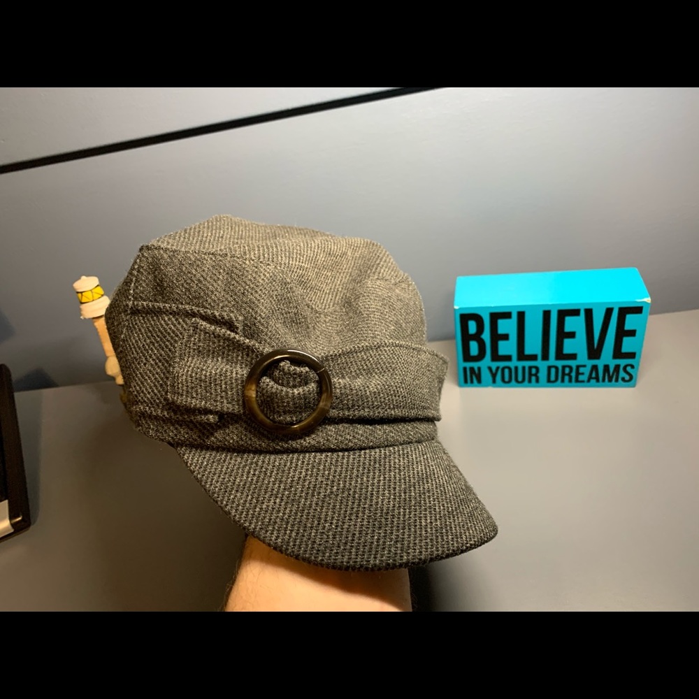 D & Y hat